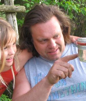 Thomas Weber mit Tochter und Glas